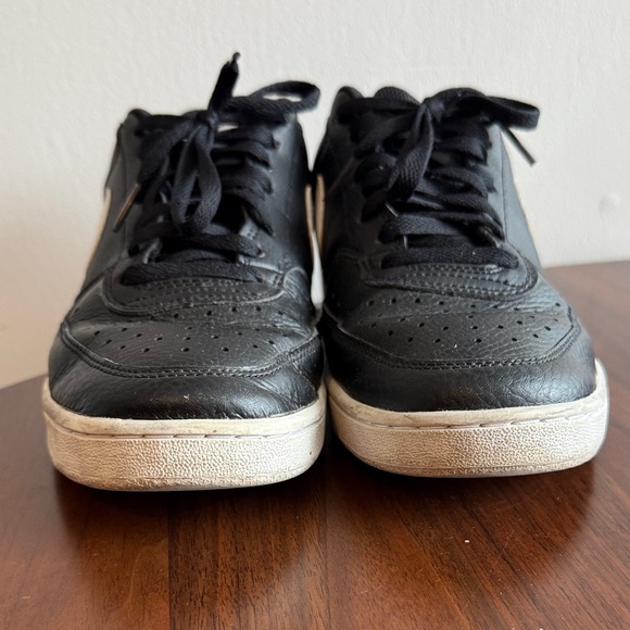 Nike Classic Black and White Leather Shoes - 10W/8.5M - Picture 3 of 7